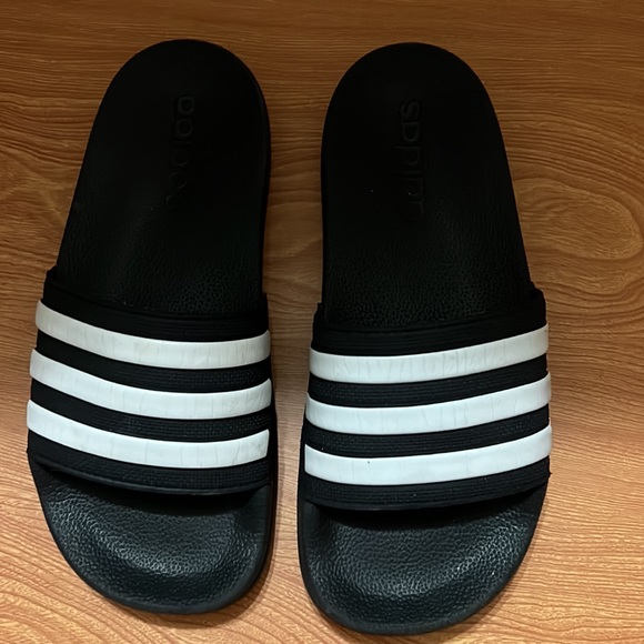adidas kids slide slipper - Picture 2 of 5